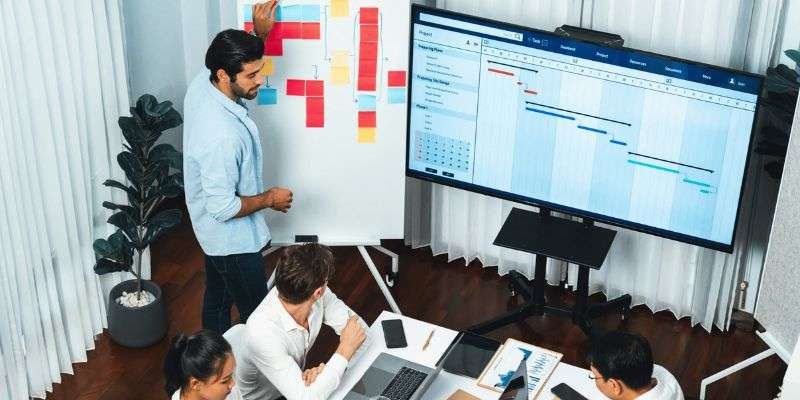 B2B tech startup developing cloud-based project management software